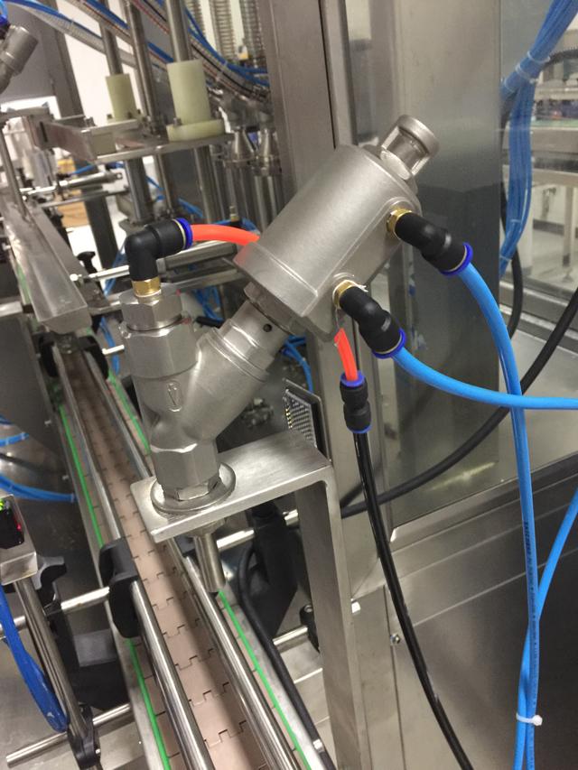 plynový splachovací systém na pripojenie pri plnení.jpg