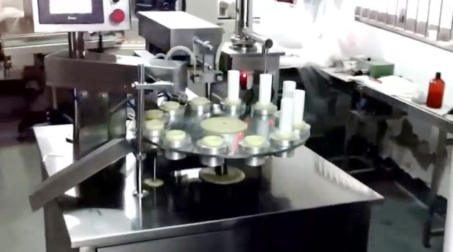 tubes filling ultrasonic sealing machine semi automatic plnič plniča ultrazvukových trubíc equip.jpg