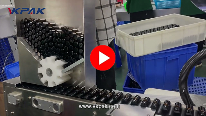 Automatický horizontálny stroj na označovanie fliaš esenciálneho oleja