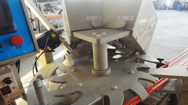 otočná doska na capping.jpg