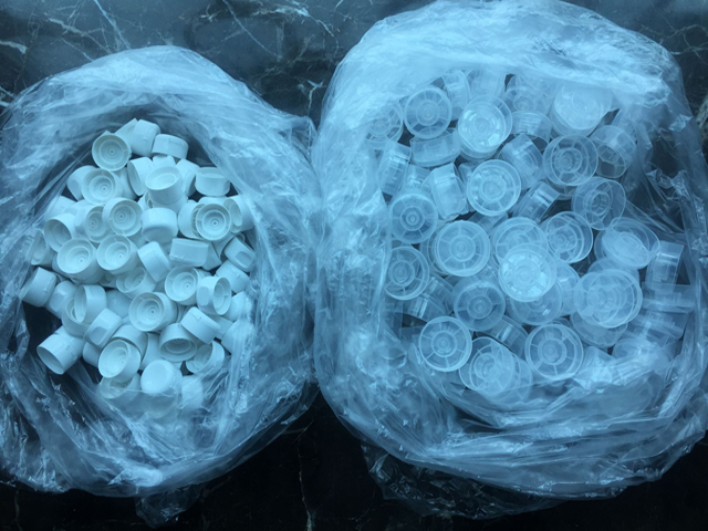 vzorky pások po označení zmršťovaním.png