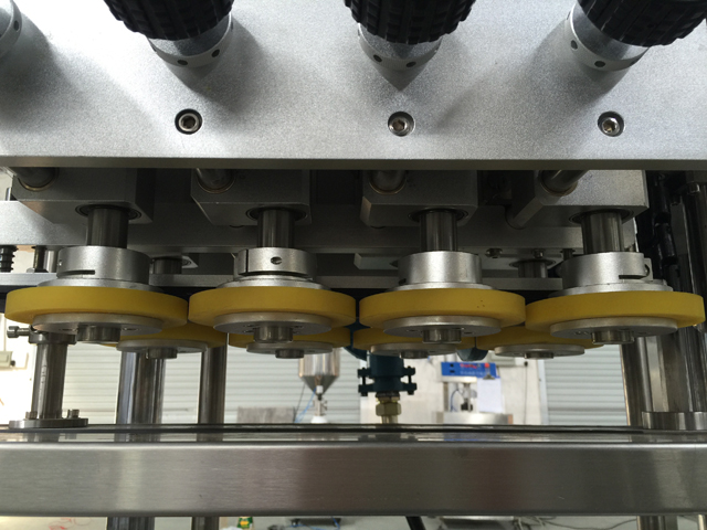 uzatváracia hlava pre stroje.jpg