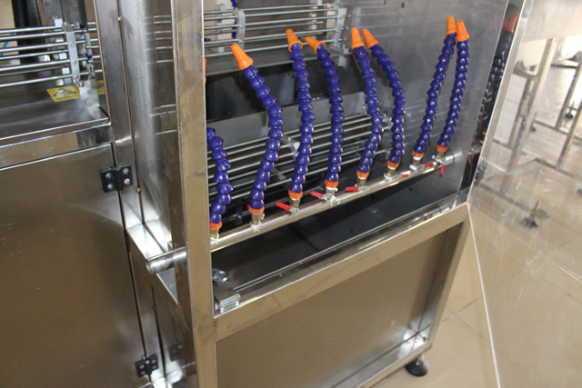 Stroj na umývanie pohárov (2).JPG
