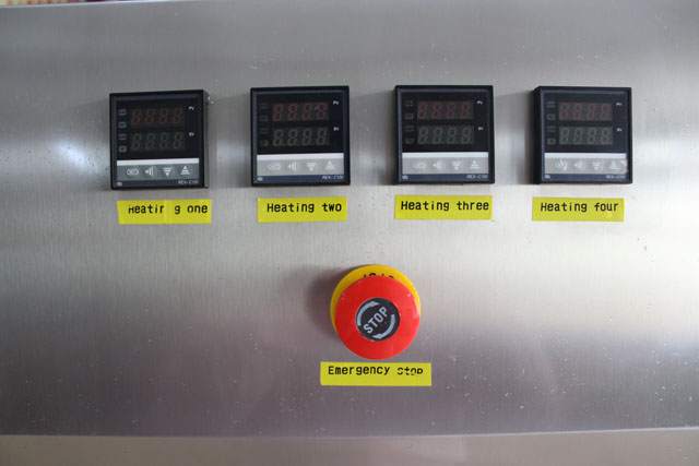 uzatvárací stroj so zdvíhaním (4).JPG