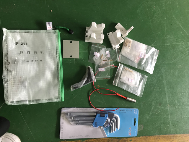 náhradné diely na označenie spodku rúžu.jpg