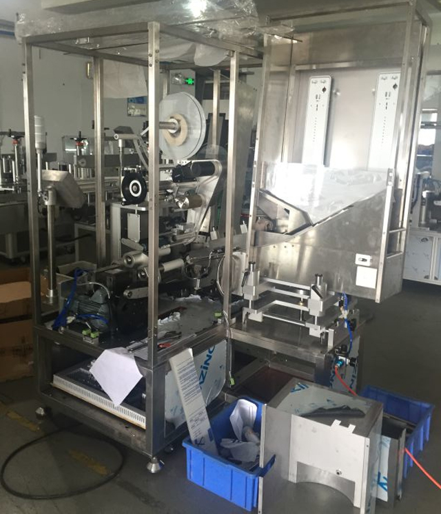 stroje v továrni na rúry labelling.jpg