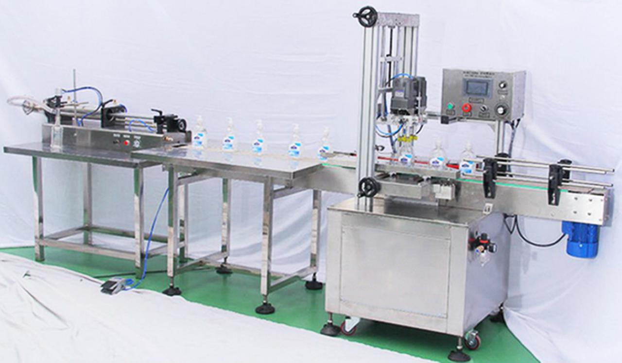 automatic screw capping machine inline skrutkový uzatvárací stroj.jpg