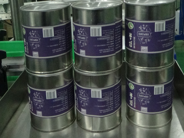 automatic vertical round bottle labeling equipment ŠTÍTKOVAČKA KRUHÝCH PLECHOV ETIKETTIERMASCHINE.jpg