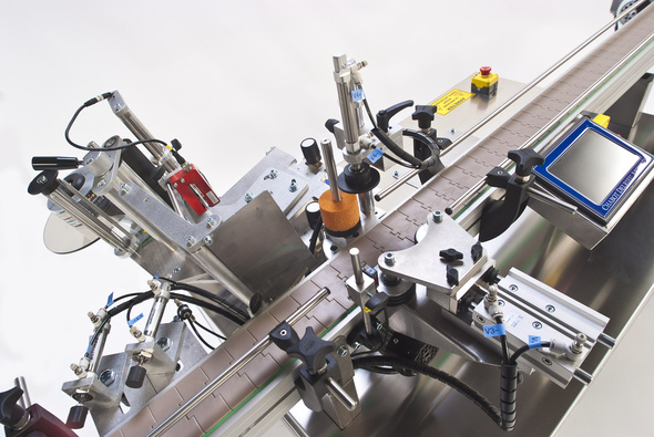 round bottle labeler equipment zariadenie na označovanie okrúhlych fliaš.jpg