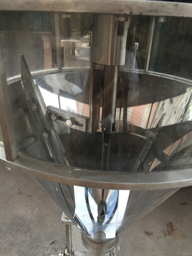 nový stroj na plnenie prášku (1).jpg