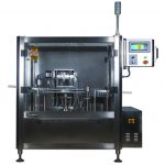 Automatický predsterilizovaný tesniaci stroj na plnenie injekčných striekačiek