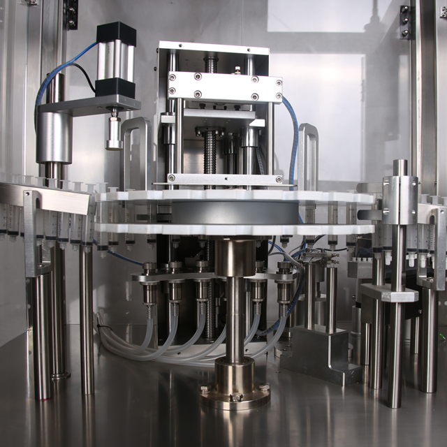 plniaci uzáver injekčnej striekačky.jpg