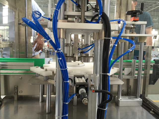 ZADNÁ STRANA pre hlavné telo vákuových uzatváracích strojov.jpg