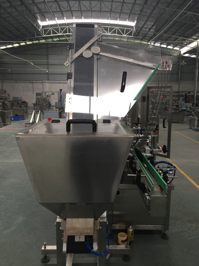 systém automatického podávania uzáverov.jpg