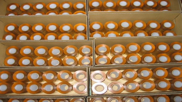 vzorky pások po označení zmršťovaním.png