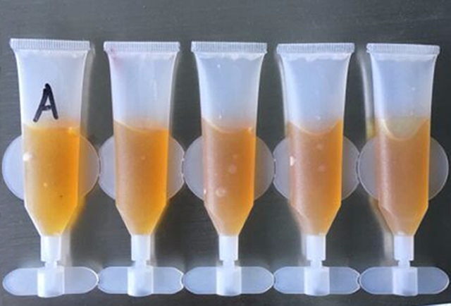 vzorky skúmaviek prúžok skúmavka naplnená zapečatená.jpg