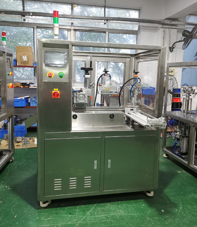 stroj v zásobnej nádrži.jpg