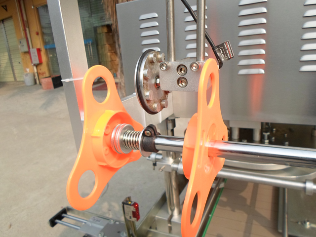 film roller valček na nakladanie fólie utesnenie.jpg