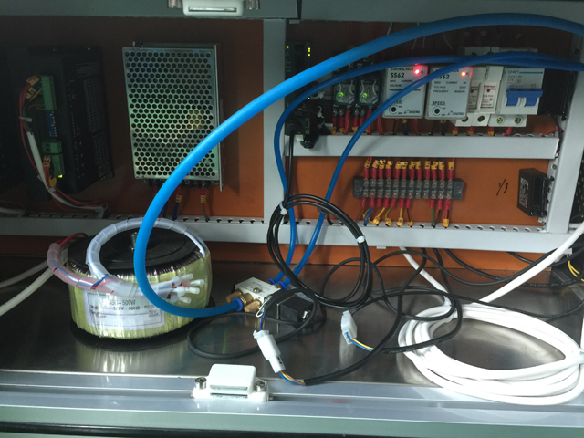 elektrický komponent na označovanie strojov.jpg