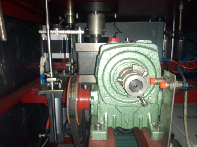 internal tubes filling sealing machine plnič rúrok semi automatický.jpg