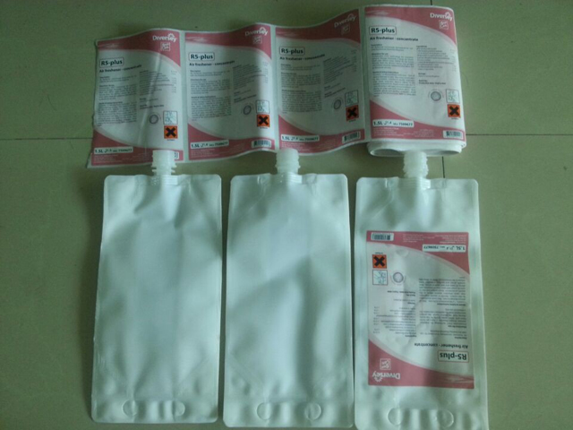 stroje na etiketovanie sáčkov poloautomatické (4).jpg