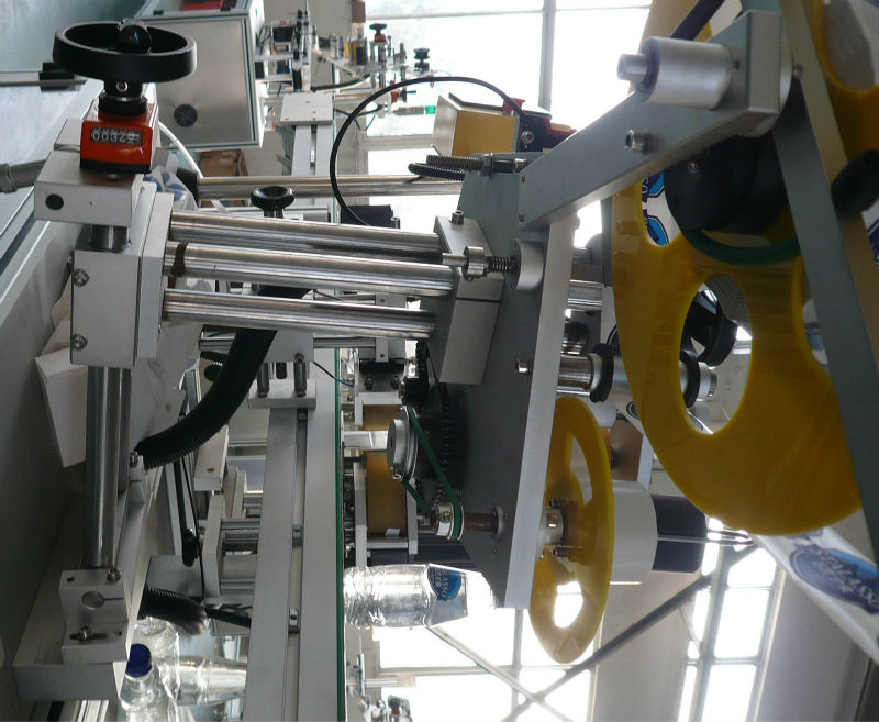 hore dole obojstranný stroj na samolepiace štítky