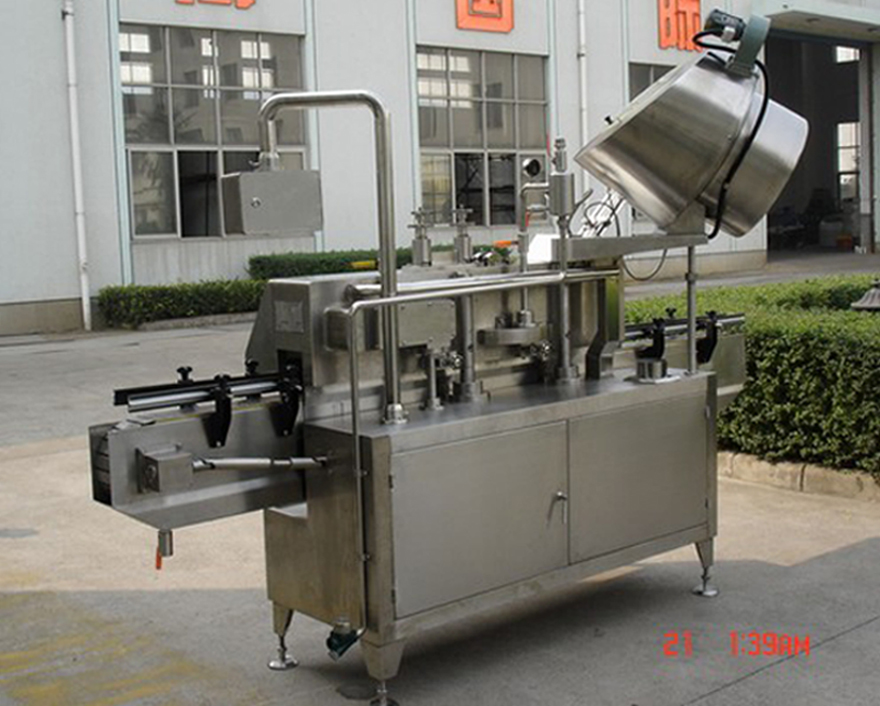 PLC-controlled system glass Jar twist off Steam Capper equipment vacuum capping machine for Glass Jars zadný záber na twist-off vákuovú čiapku.jpg