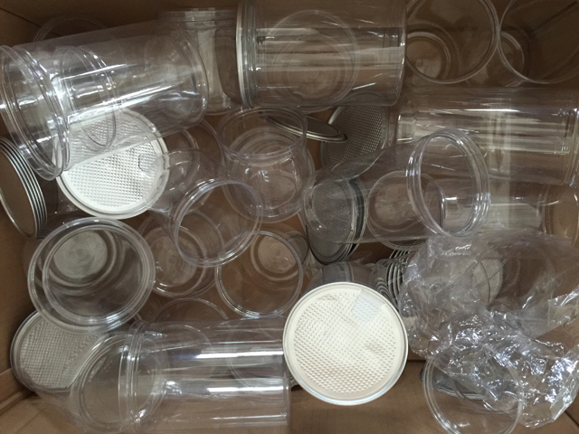 vzorky plechoviek zo customer.jpg