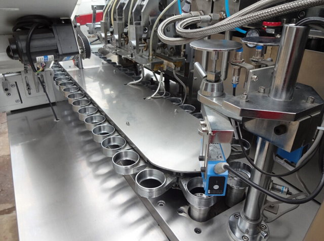 pracovná doska na plnič rúrok sealer.jpg