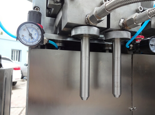 dvojité plniace trysky.jpg