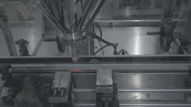 skrutkový šnek na plnenie prášku.JPG