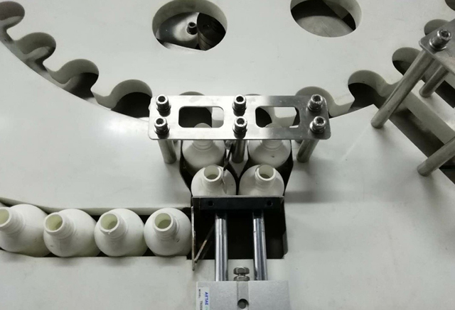 podávač fliaš.jpg