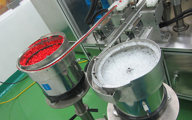 čiapky miska na kŕmenie.jpg