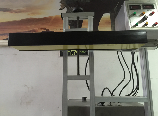 vodné chladenie indukčné tesniace stroje.jpg