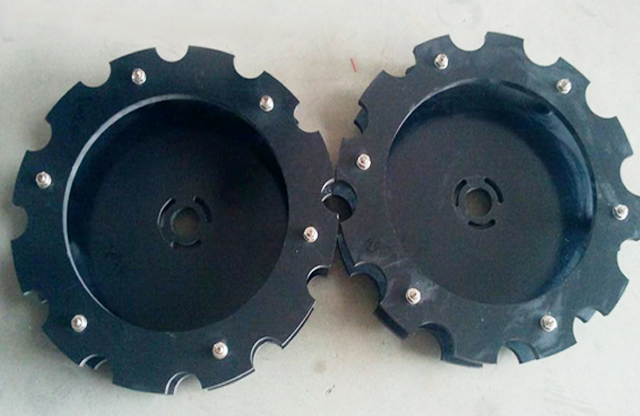 uzávery pre uzatváracie stroje.jpg