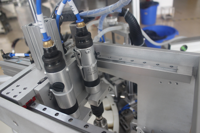 servomotor ovládajúci uzáver 2 ks