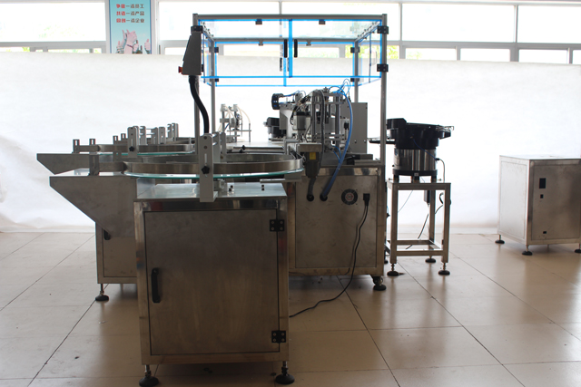 plniaci uzáver esenciálny olej stroj.jpg