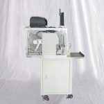 Poloautomatický skladací stroj na výrobu nálepiek na káblové drôty