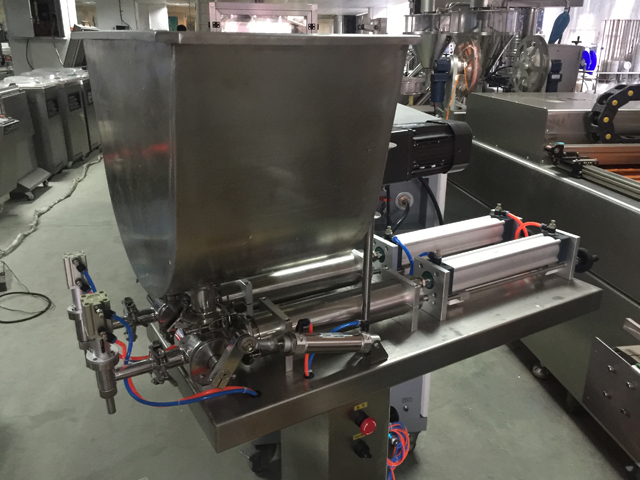 zvislé trysky plniaceho stroja.JPG