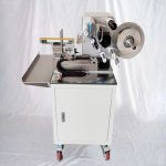 Poloautomatický vlajkový aplikátor na balenie krmiva pre domáce zvieratá z kostí psov