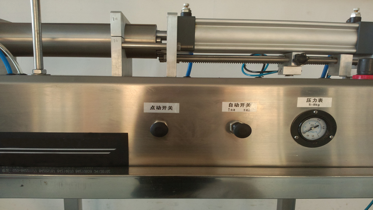 pneumatic filling machine manual for liquid cosmetic field plniace stroje pre zákazníka z USA (3).jpg