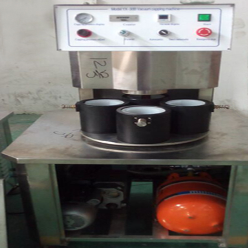 illustration of vacuum capping machine semi automatic ilustrácia pre vákuové zakrytie.jpg