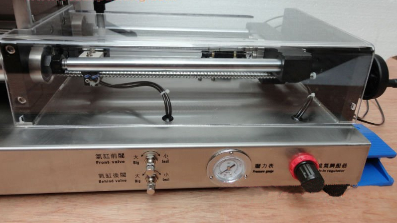 pneumatic part from cream filling machine zblízka na stroj s obojstranným zásobníkom jam.jpg