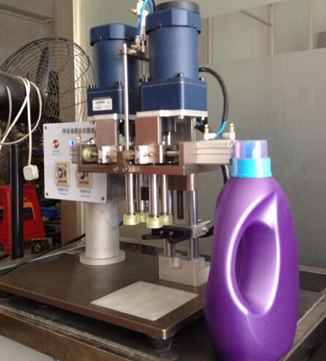 clear pictures for screw capping machinery SKRUTKA ZAVIERKA machine.jpg