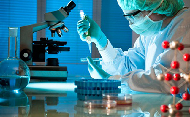 workers testing filling sealing samples laboratórne-testovanie-s-tubusmi-plnidlo-tesniace.jpg