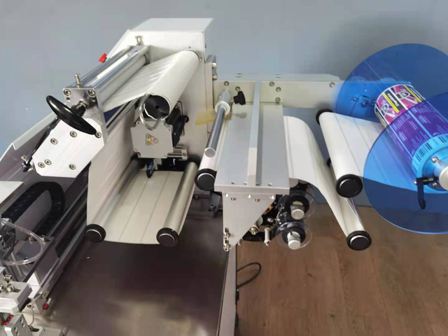 strojové označovanie klobásy (3).jpg