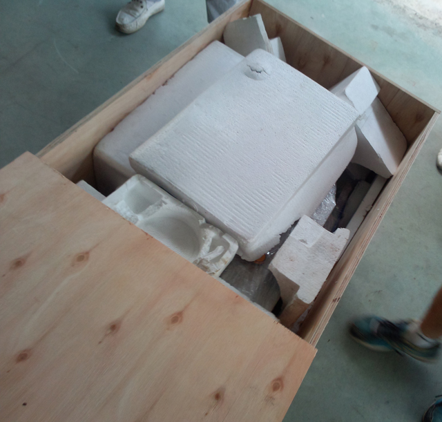 wooden case packaging before ocean shipping obal na etiketovací stroj.jpg