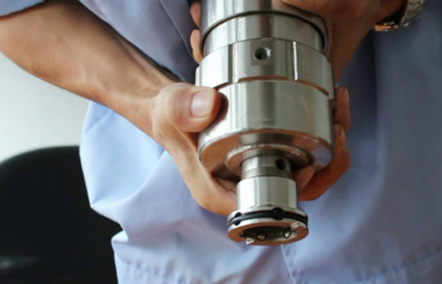 uzáverová hlava (2).jpg