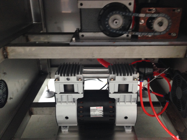 vacuum pump part from vacuum capping machine vákuová pumpa nádrž.jpg