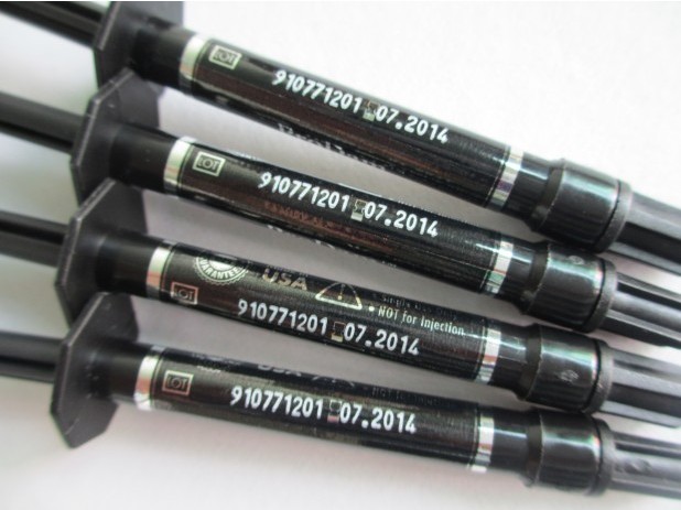 labeling printer machine for syringes označovanie striekačiek tlač.jpg